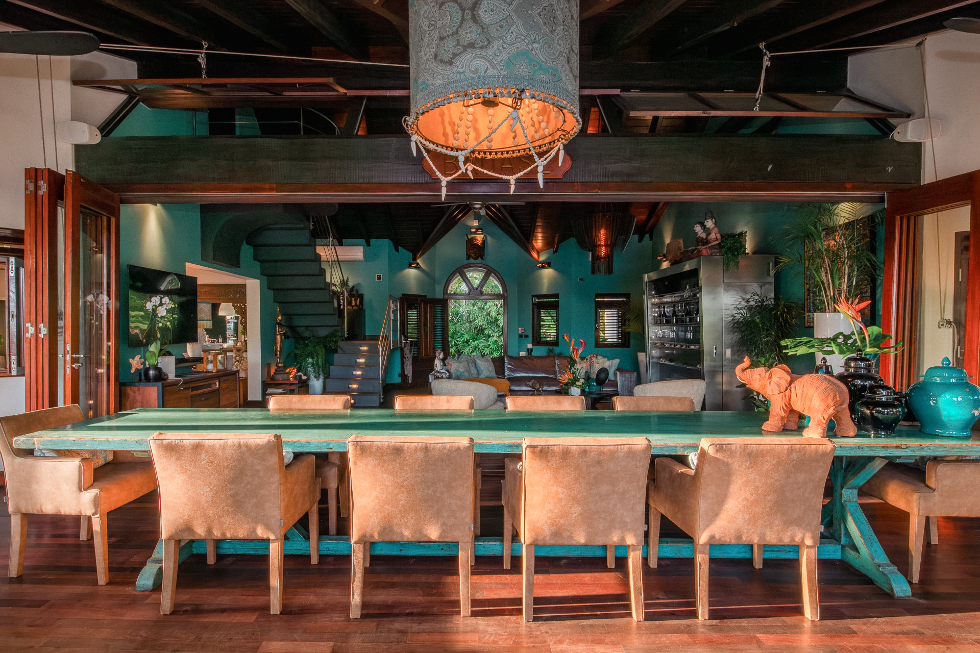 Elegant indoor dining area inside the Master Villa at Baoase Curaçao.