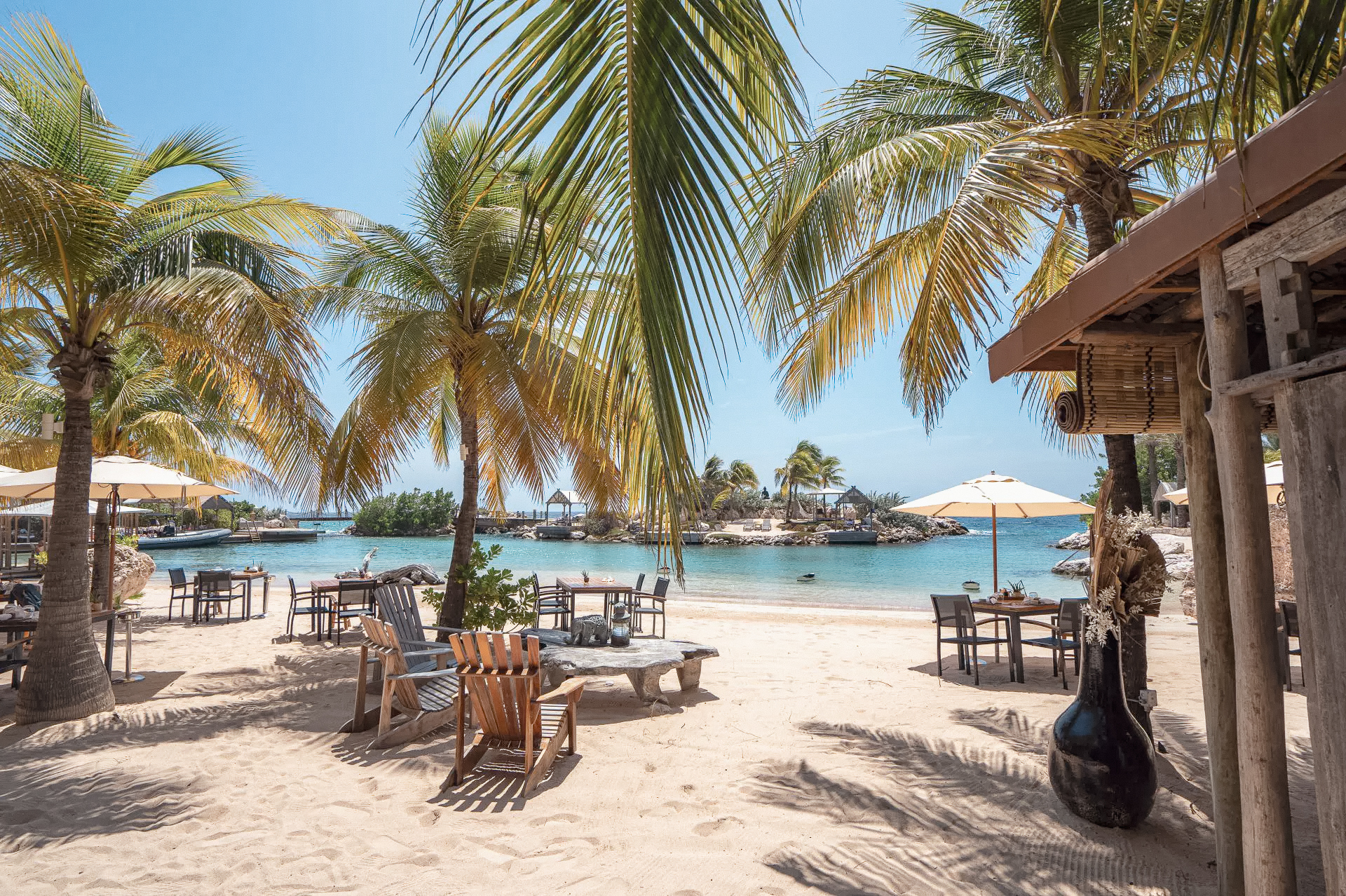 Luxury beach dining experience at Baoase Culinary Beach Restaurant in Curaçao