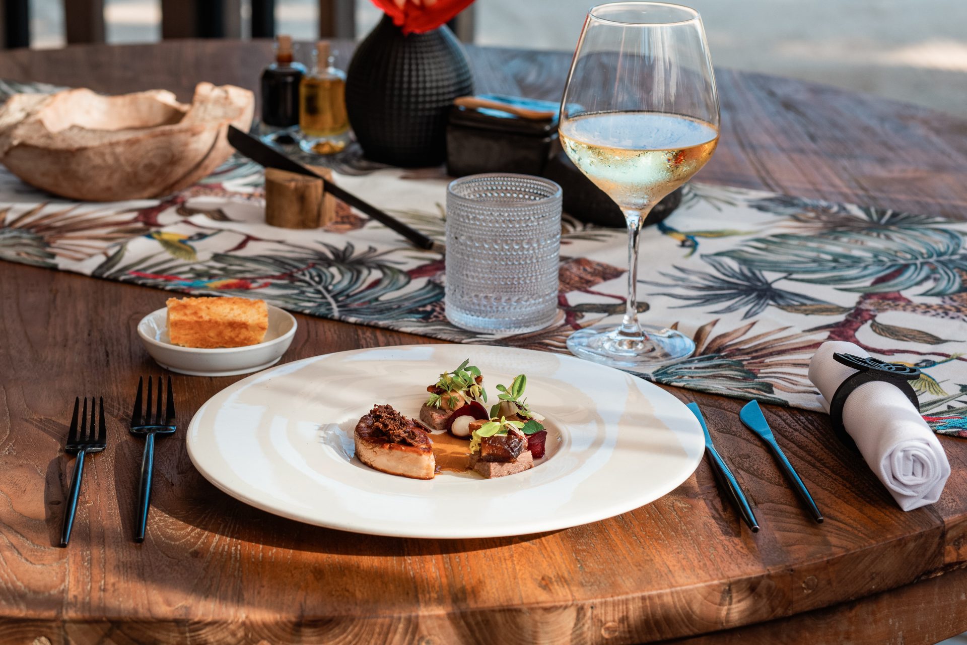 Romantic candlelight dinner at Baoase Luxury Resort in Curaçao
